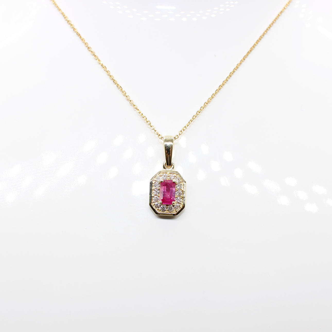 PINK SAPPHIRE & DIAMOND CLUSTER NECKLACE.