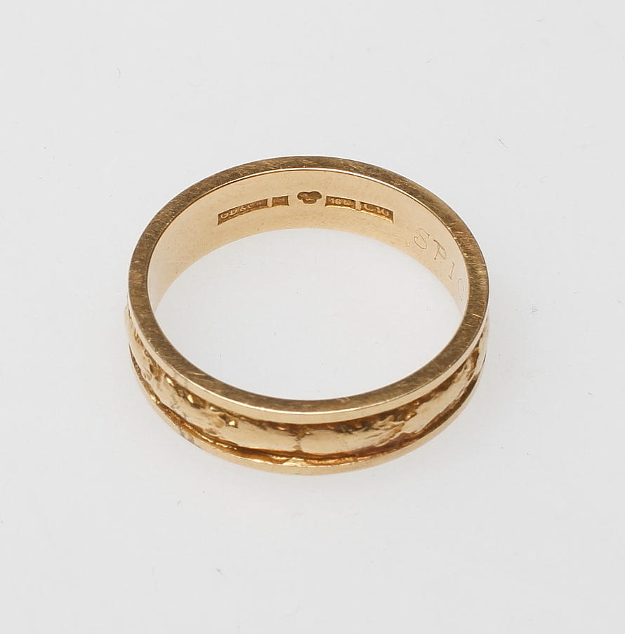 INGENJÖRSRING, 18k guld, vikt ca 7,6 gr.