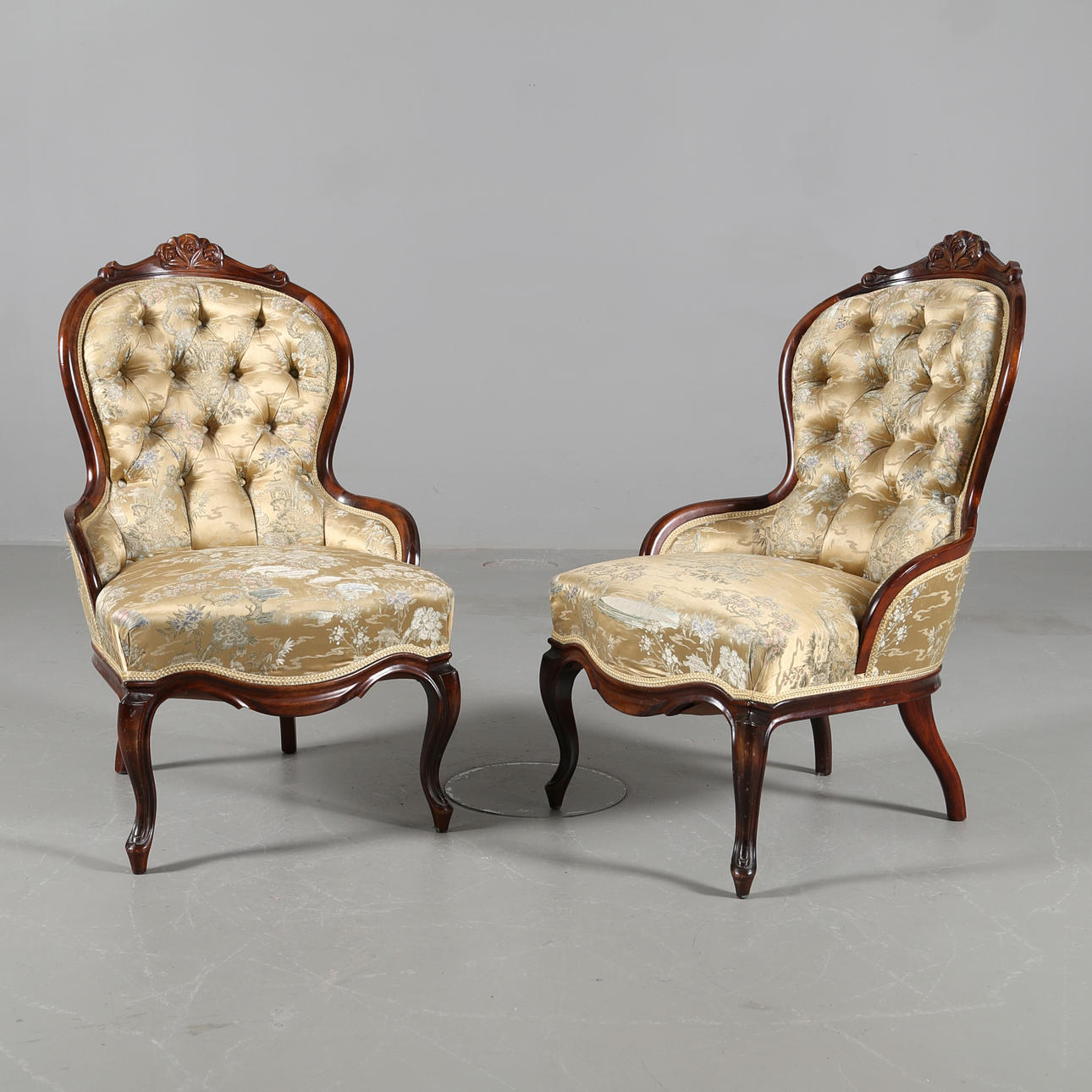 EMMAFÅTÖLJER, ett par rokokostil 1960-tal.