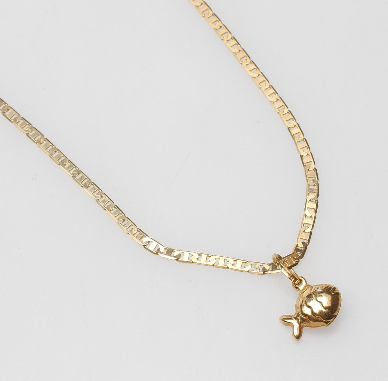 HALSKEDJA samt HÄNGE, 18k guld, vikt ca 6,9 gr.