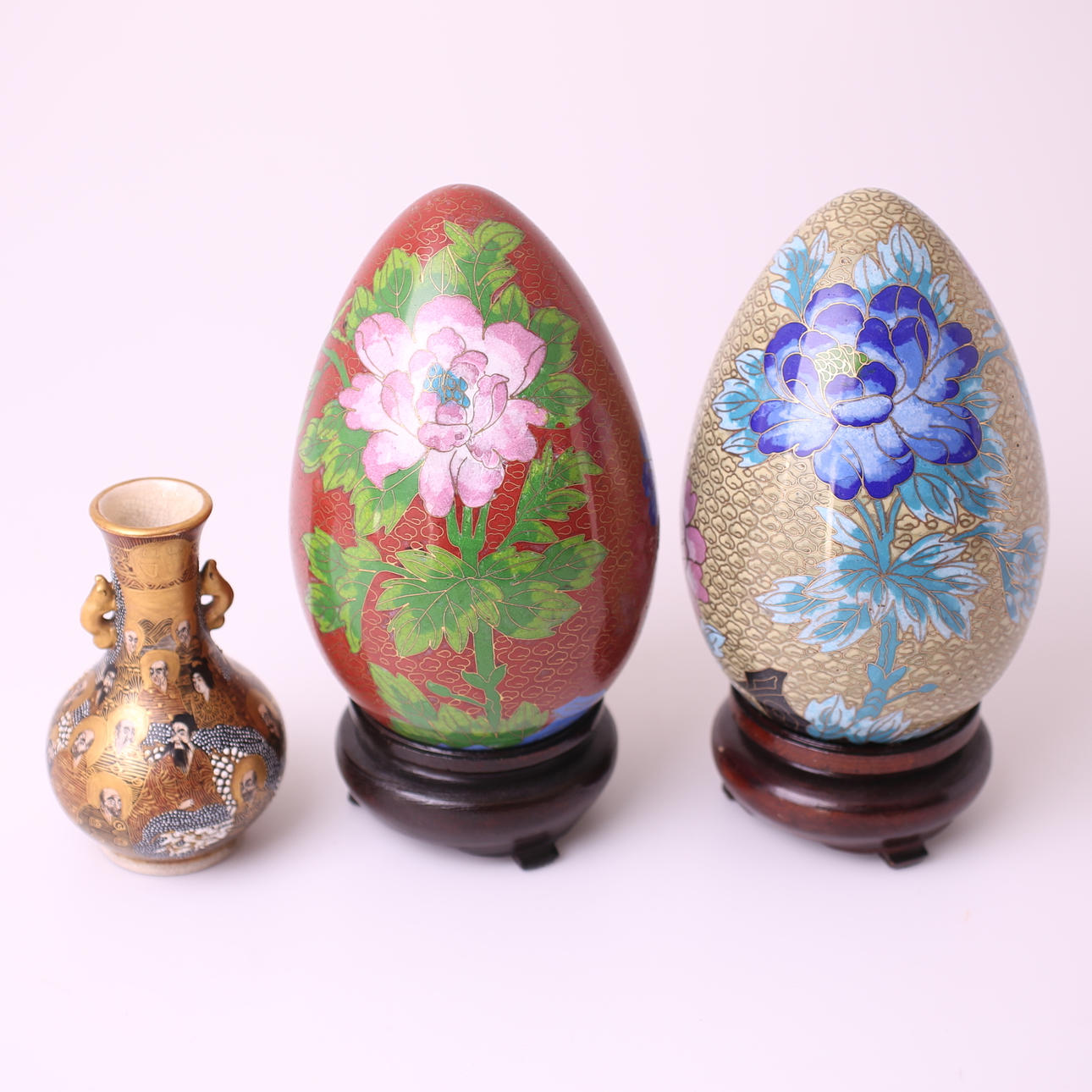 ÄGG, ett par, cloisonne - Kina, träsocklar + VAS, porslin, Kina.