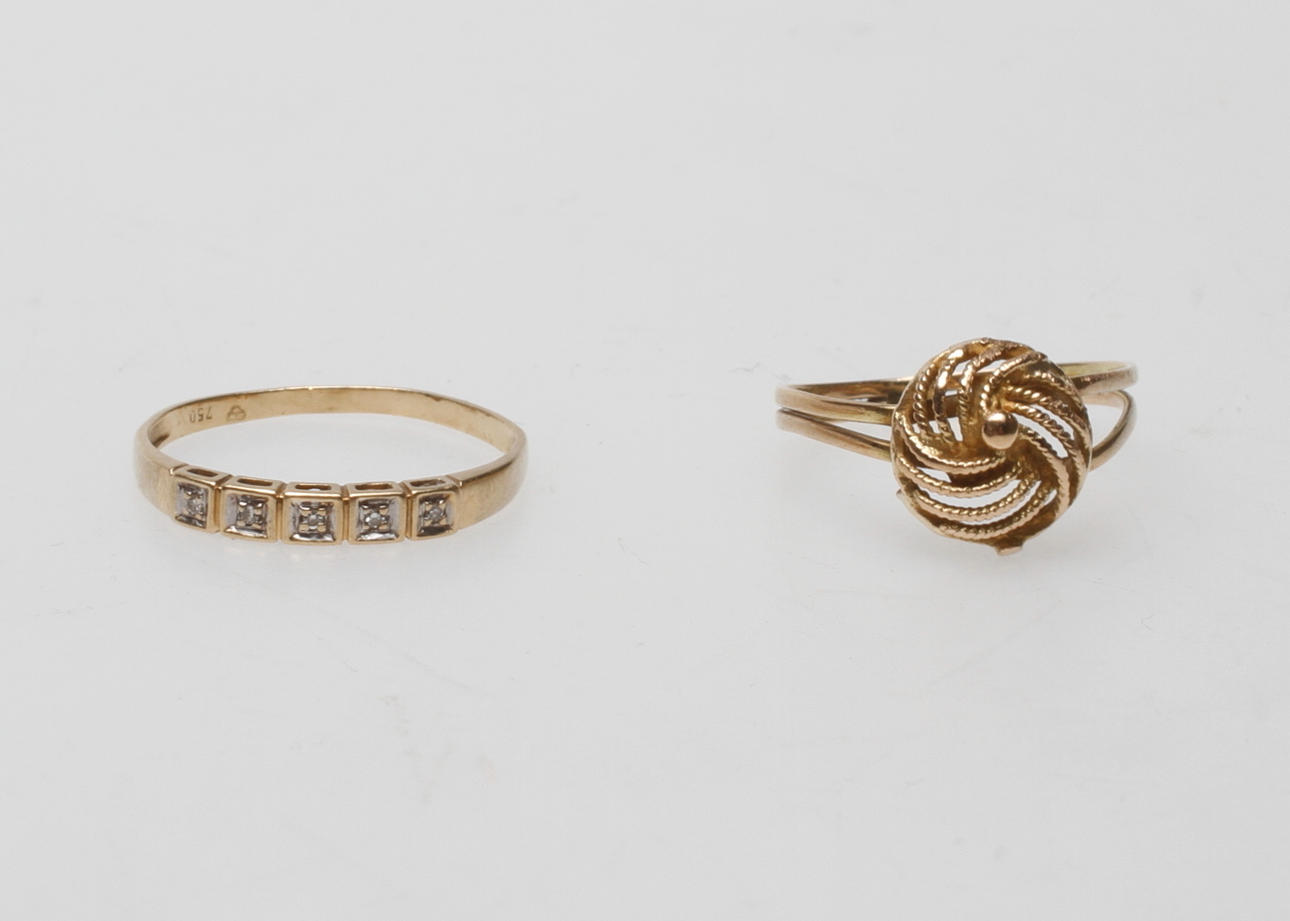 RINGAR, 2 st, 14-18k, vikt ca 2,9 gr.