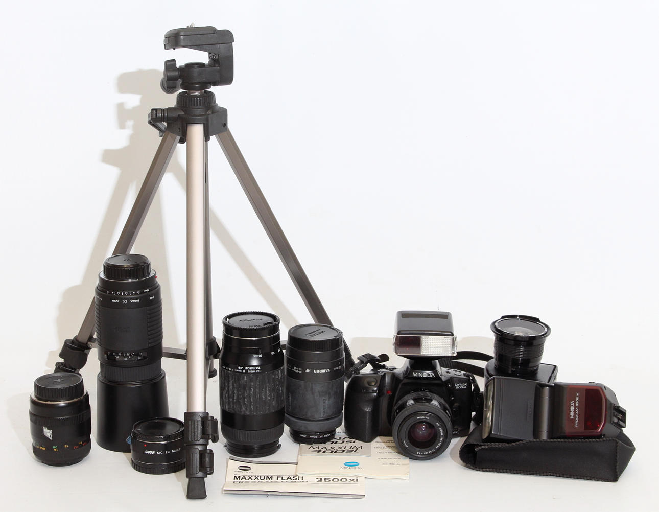 KAMERAPAKET MINOLTA, 6 objektiv, 2 blixtar m.m.