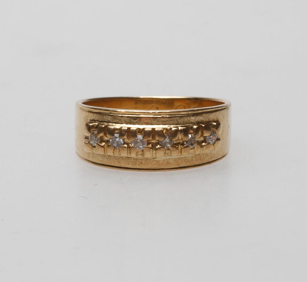 RING MED DIAMANTER, 18k guld, vikt ca 4,5 gr.