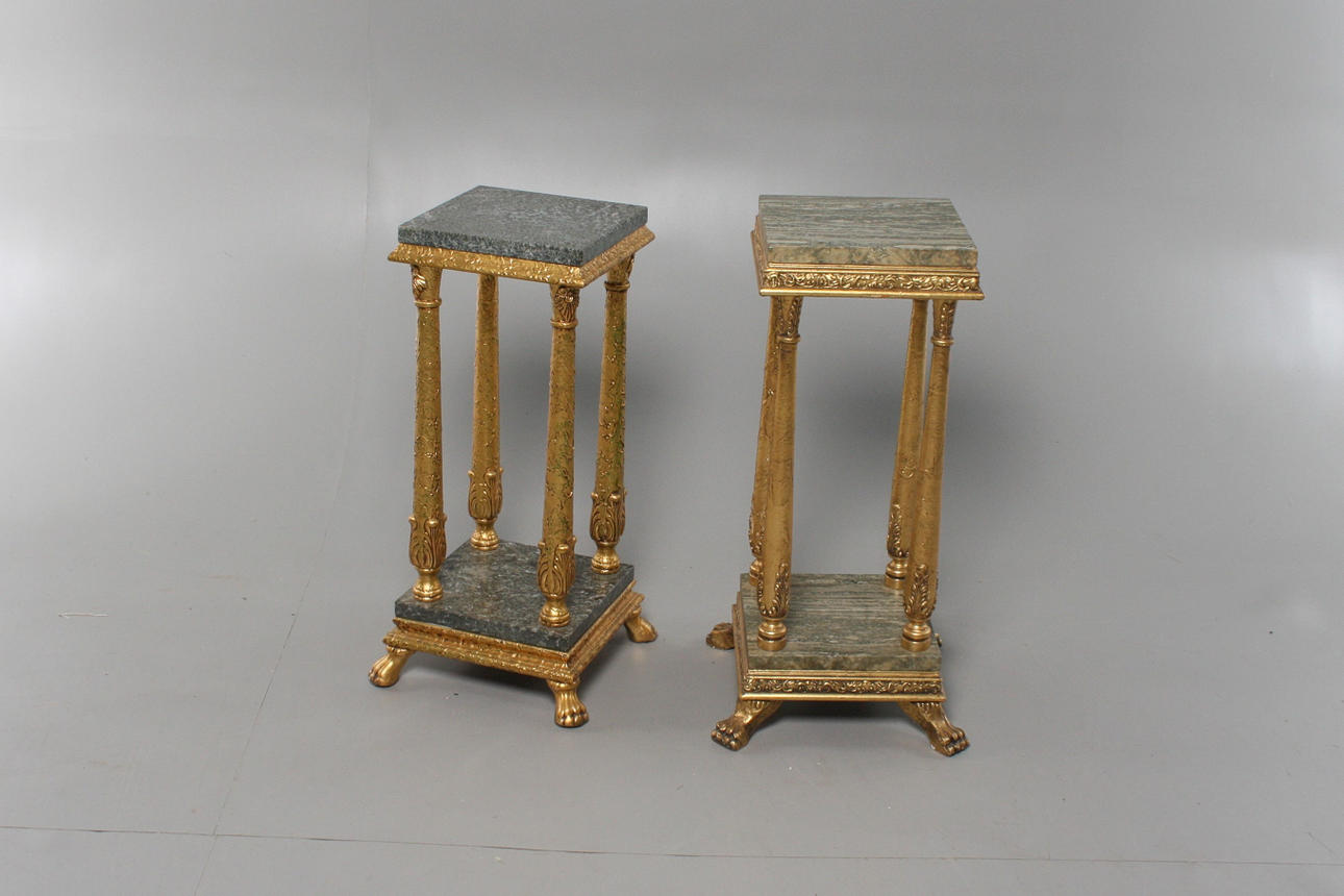 PIEDESTALER, 2 st, med marmorskivor, 1900-talets mitt.