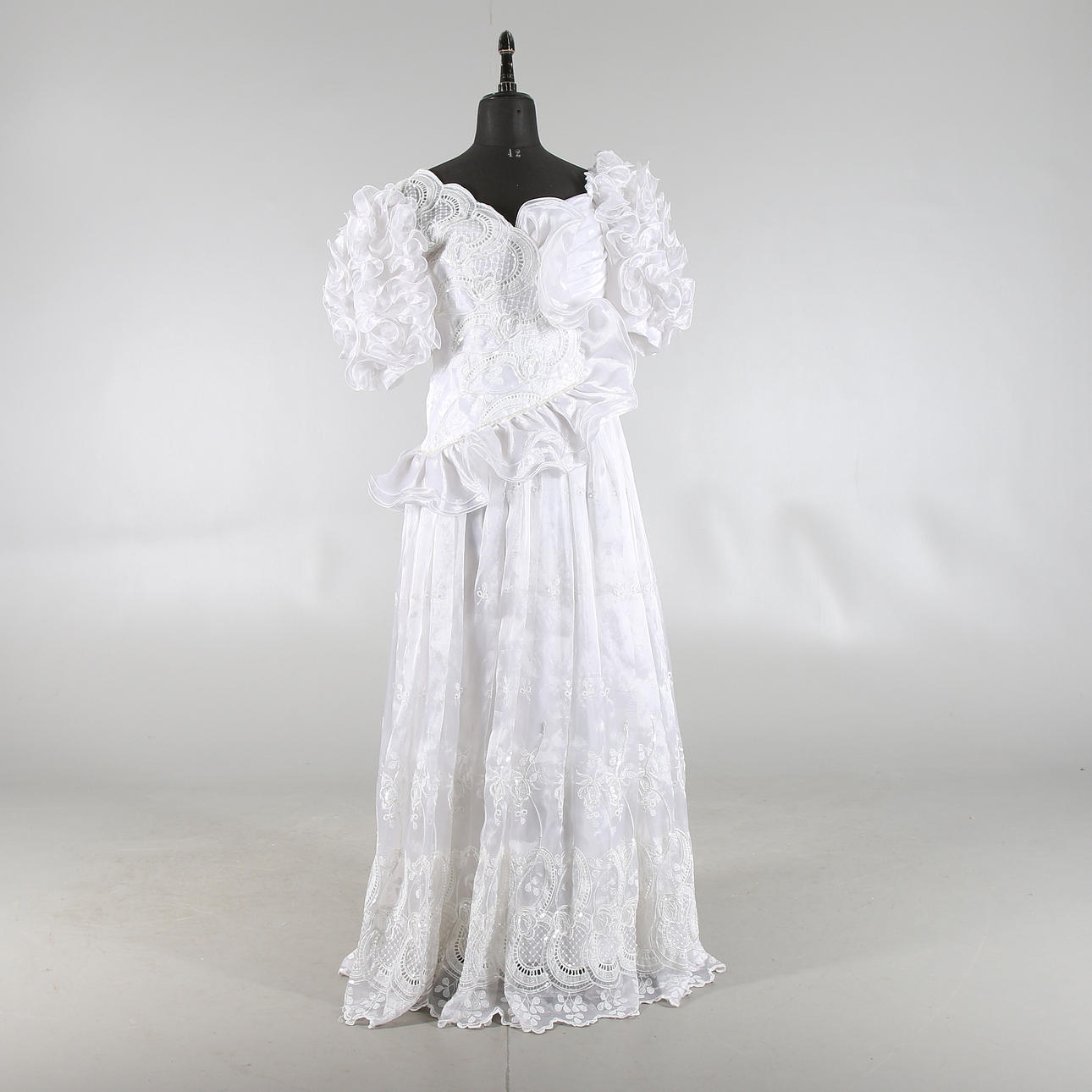 HOCHZEITSKLEID, "80er Modell". Größe 36/38.