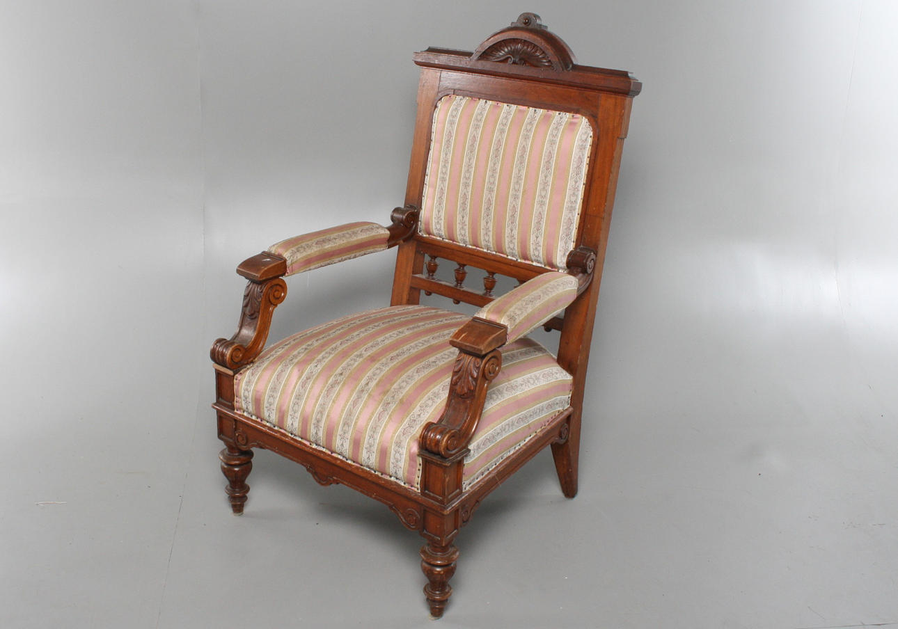 KARMSTOL. Nyrenässans. Sekelskiftet 1800/1900.