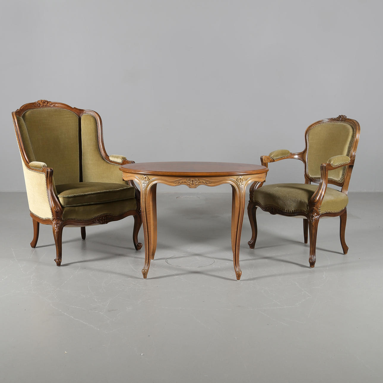 SALONGSMÖBEL 3 delar rokokostil i valnöt 1960-tal.