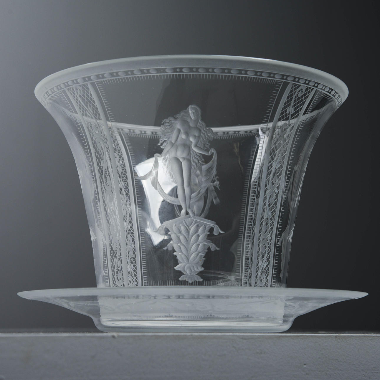 SIMON GATE. Engraved bowl with barrel, Orrefors, signed and dated 1929.
