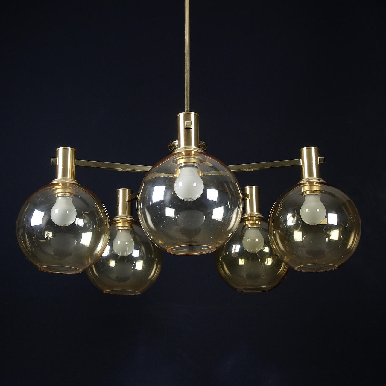 HANS AGNE JAKOBSSON. Taklampa, mässing och glas, Markaryd, 1960-tal.