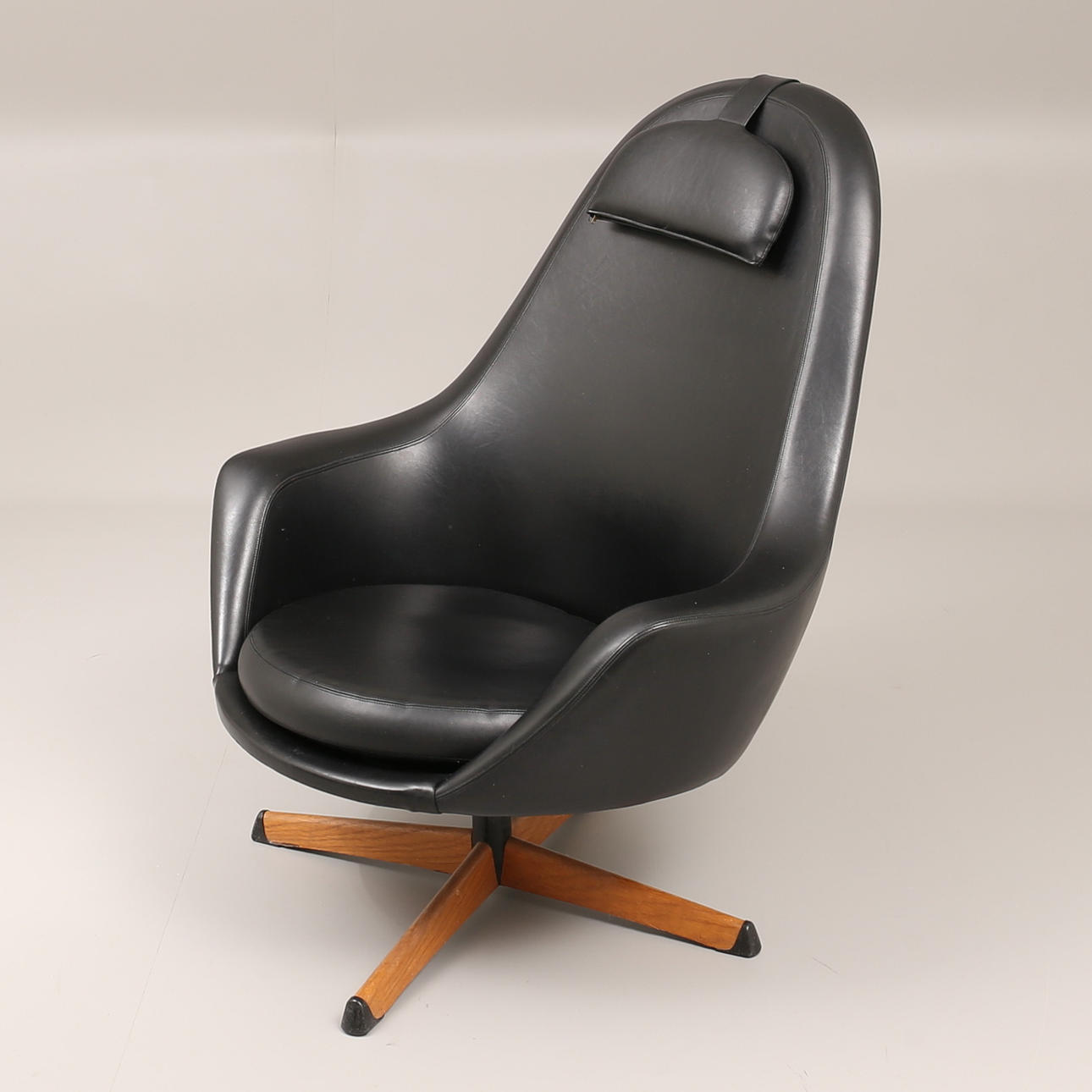 SNURRFÅTÖLJ, 1960-talet.