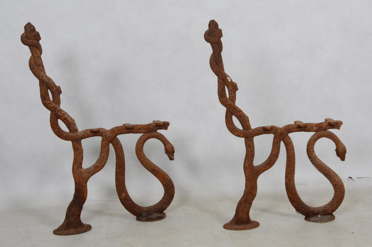 GJUTJÄRNSGAVLAR till trädgårdssoffa, ett par, 1800-tal.