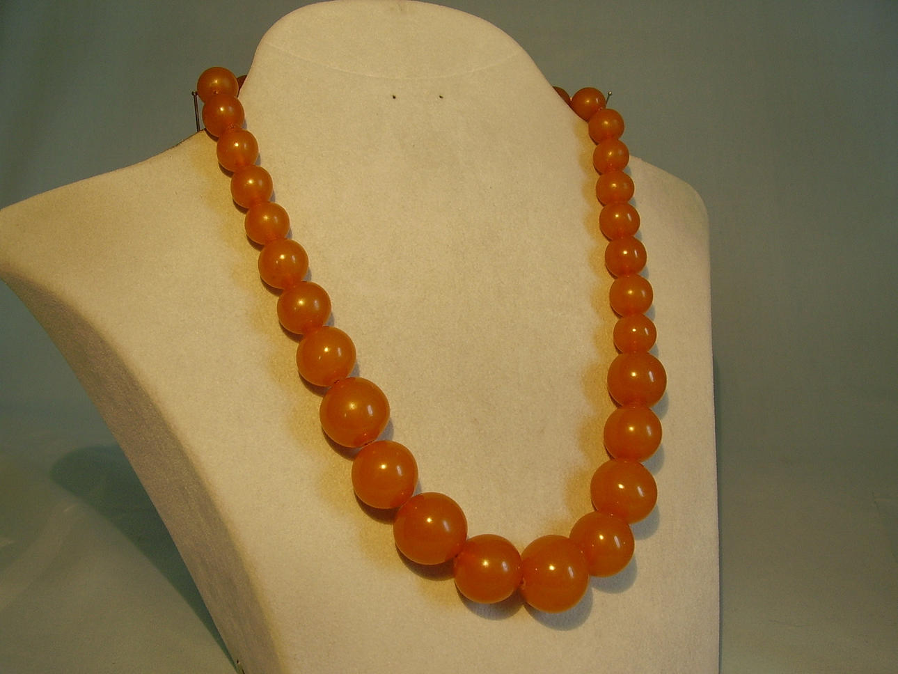 BÄRNSTEN HALSBAND BALTIC Ryssland.