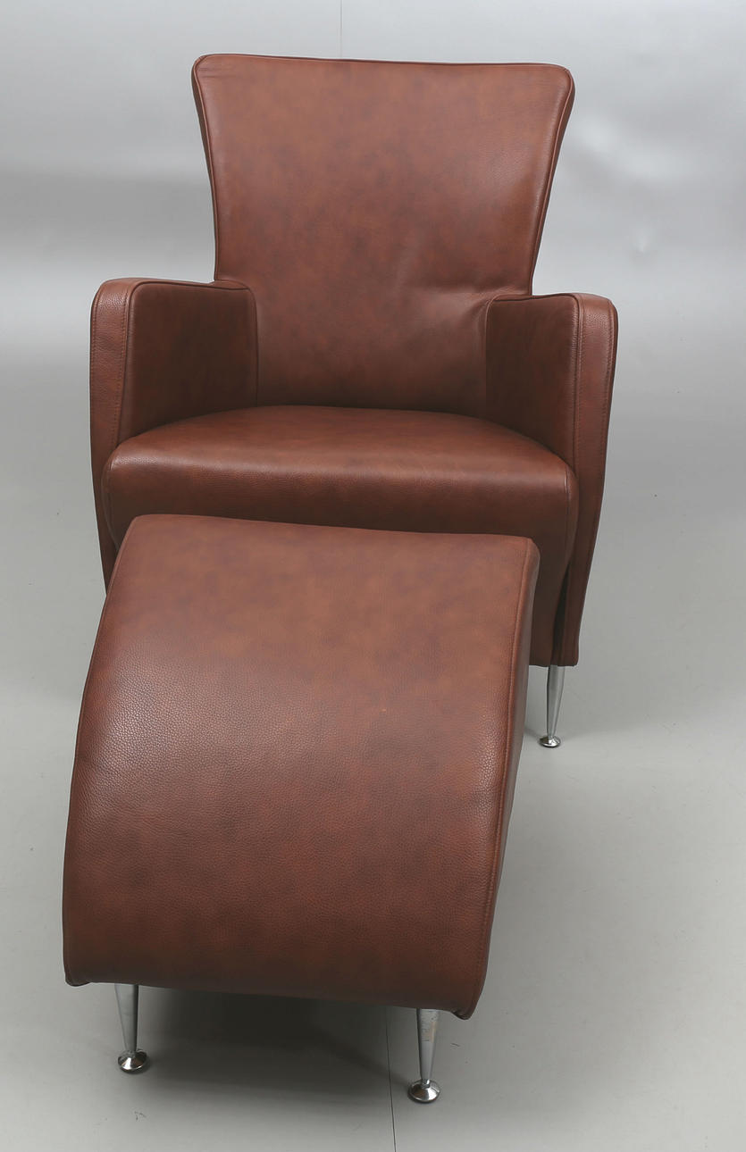 FÅTÖLJ MED FOTPALL, brunt skinn, 2000-tal.