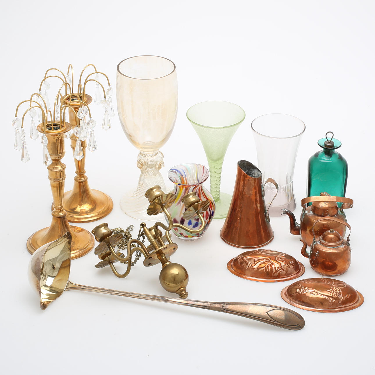 GLAS, LJUSSTAKAR m.m, 17 delar, mässing, nysilver, glas,koppar.