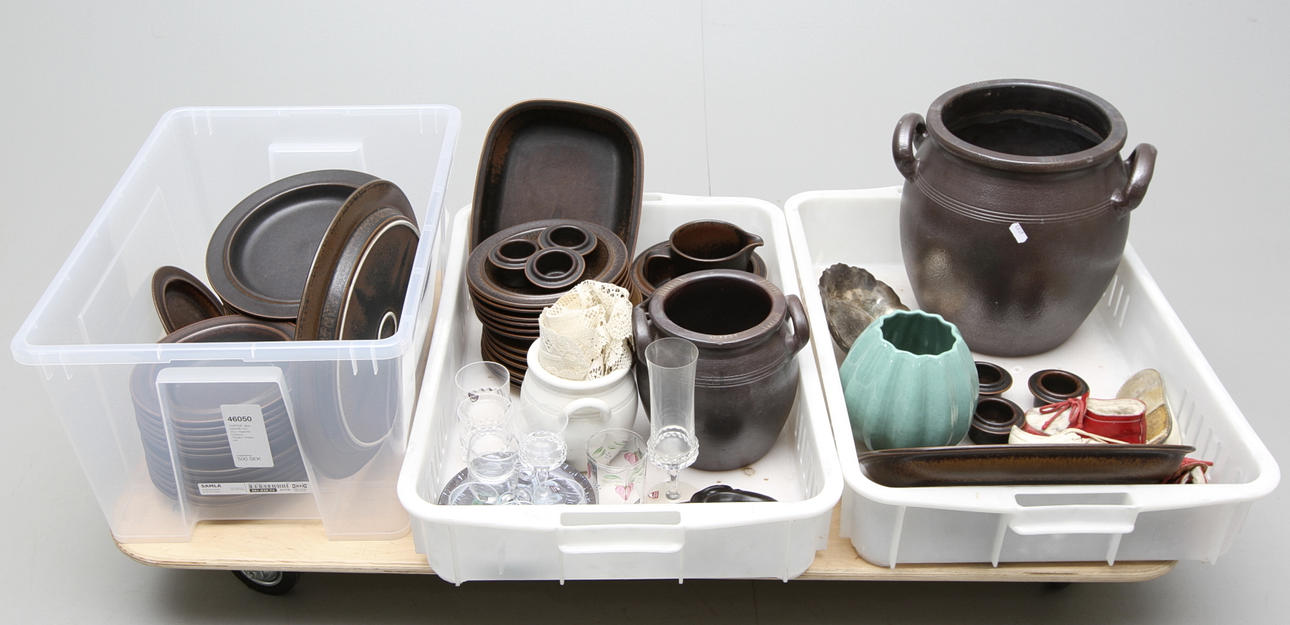 DIVERSE, glas, keramik mm bl.a. Höganäs, Orrefors, "Ruska" Arabia mfl.