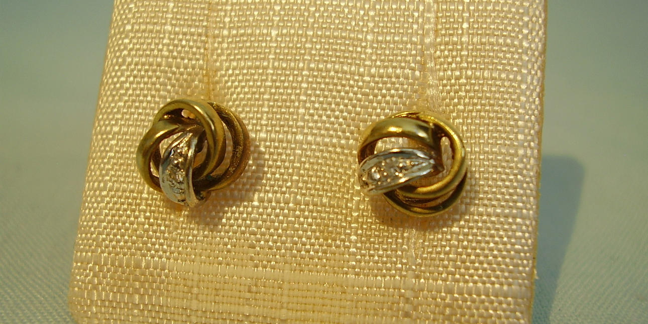 DIAMOND ÖRHÄNGEN gult guld 8 carat.