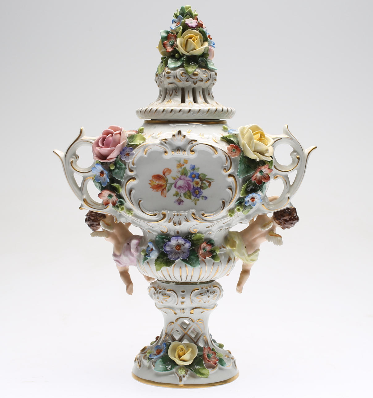 LOCKSKÅL PÅ FOT, porslin, rokokostil, sannolikt Tyskland, 1900-tal.