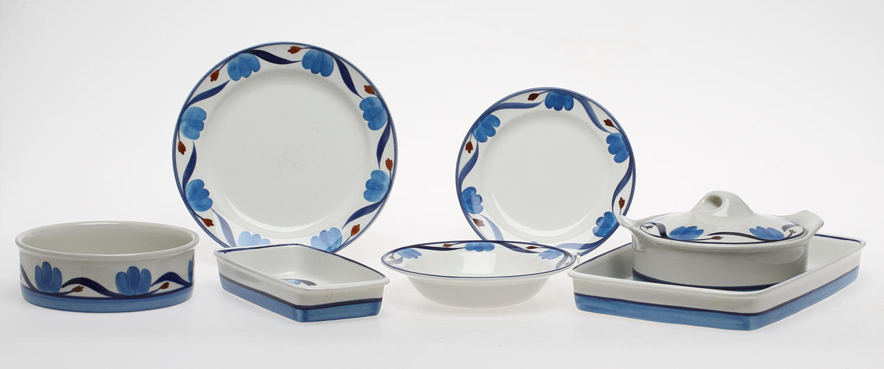 MATSERVIS, 34 delar, porslin, "Liljablå", Margareta Hennix.