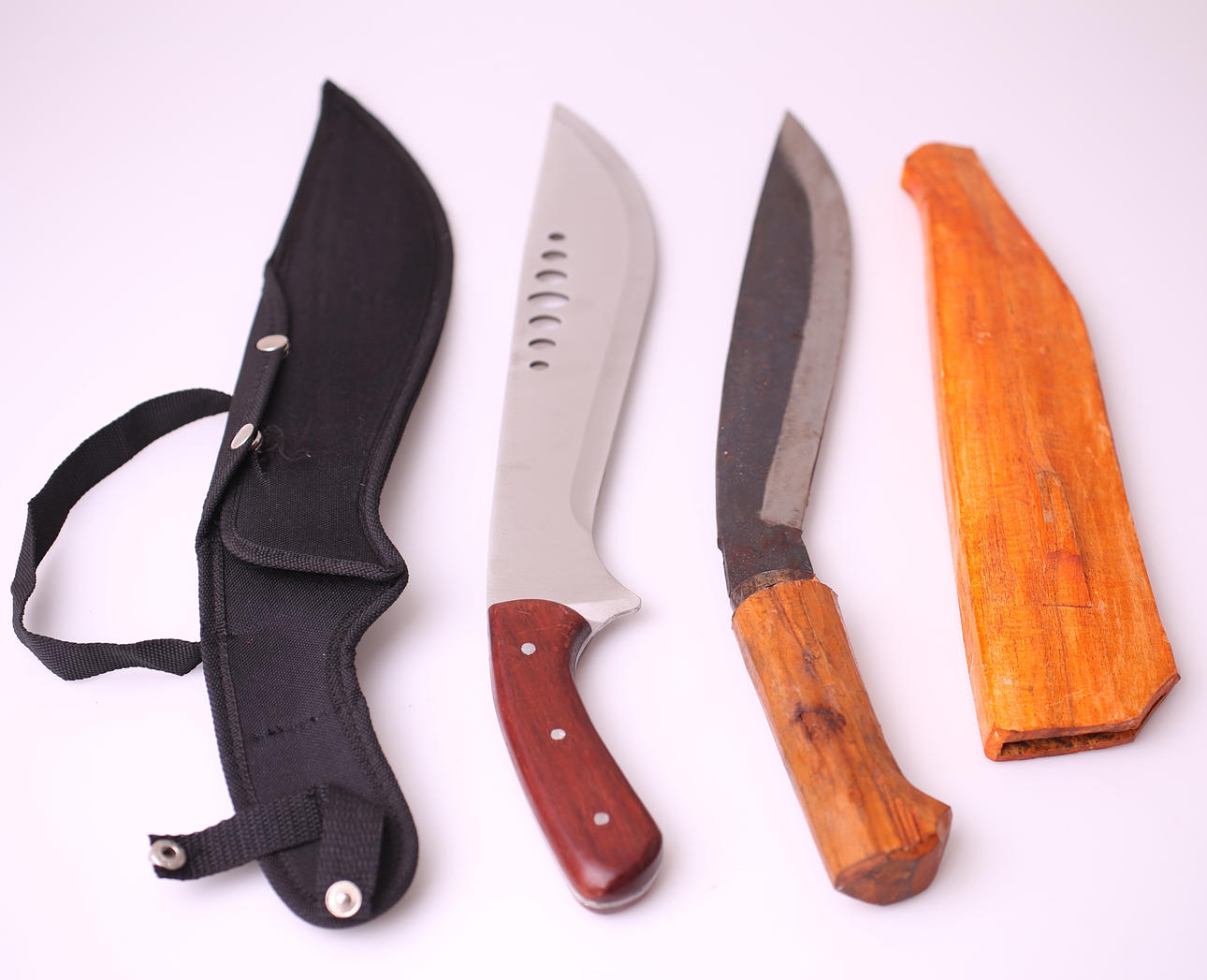 MACHETES, 2 st, trähandtag, 2000-talet.