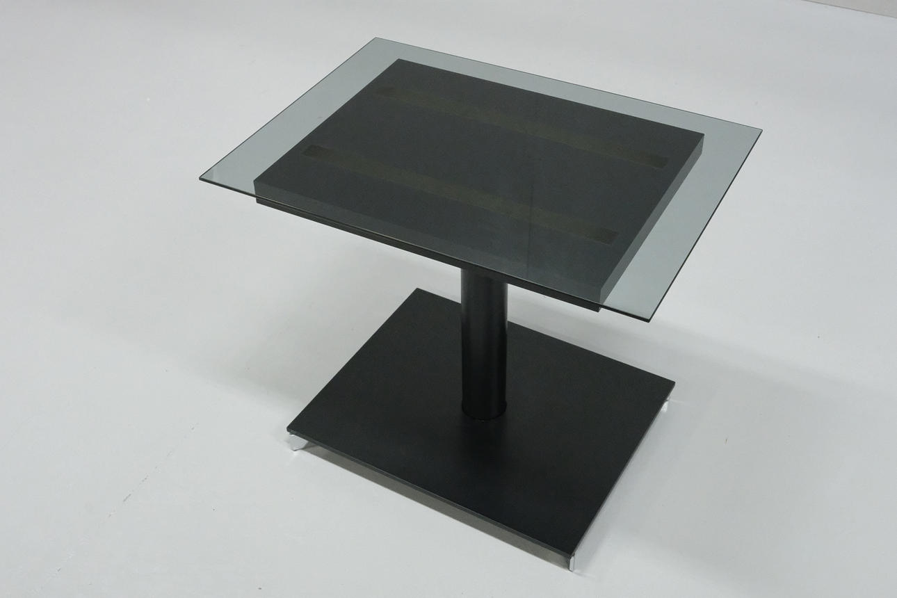 BANG & OLUFSEN. SIDE TABLE WITH GLASS TOP. HEIGHT-ADJUSTABLE.