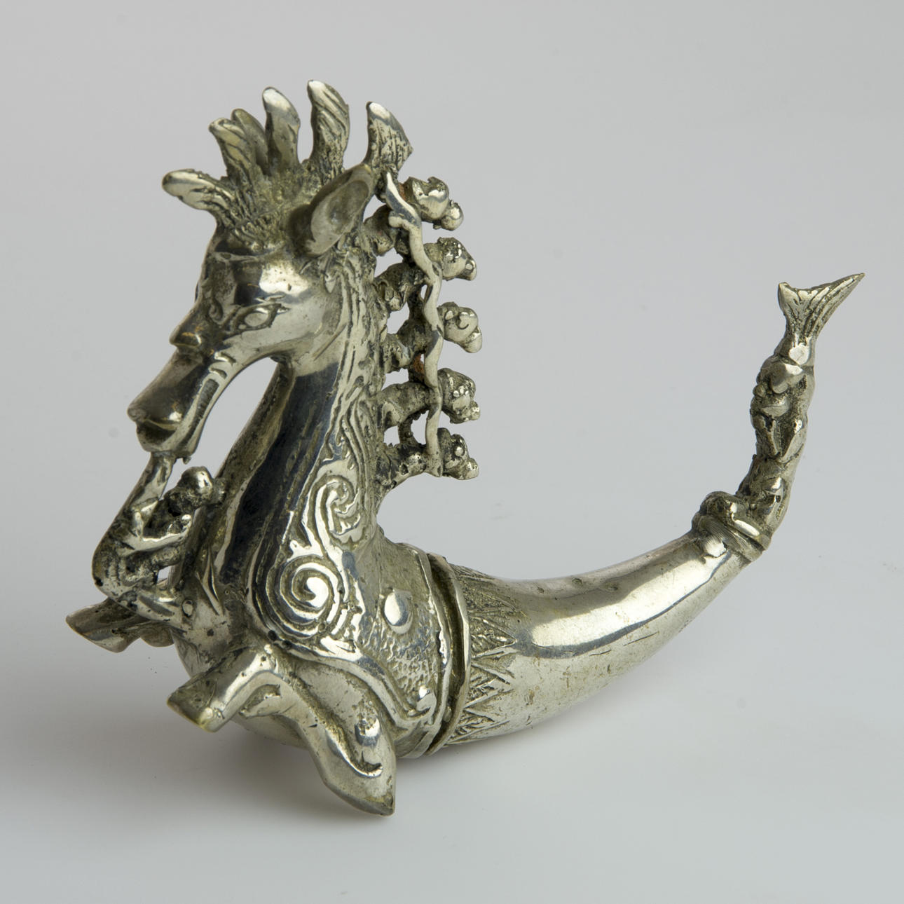 SKULPTUR, 2-delad, sjöhäst, försilvrat brons, samtida.