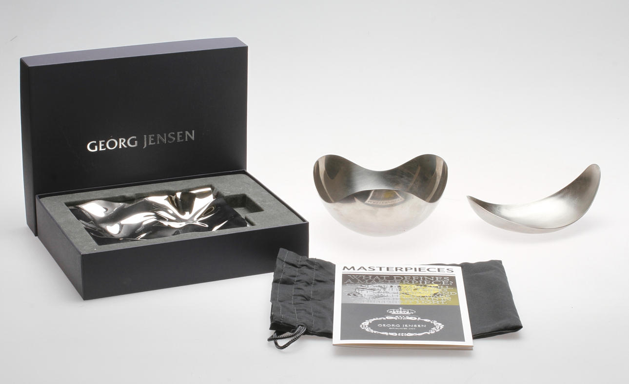 GEORG JENSEN, skålar, 2 st, "Bloom" samt FAT, design Verner Panton.