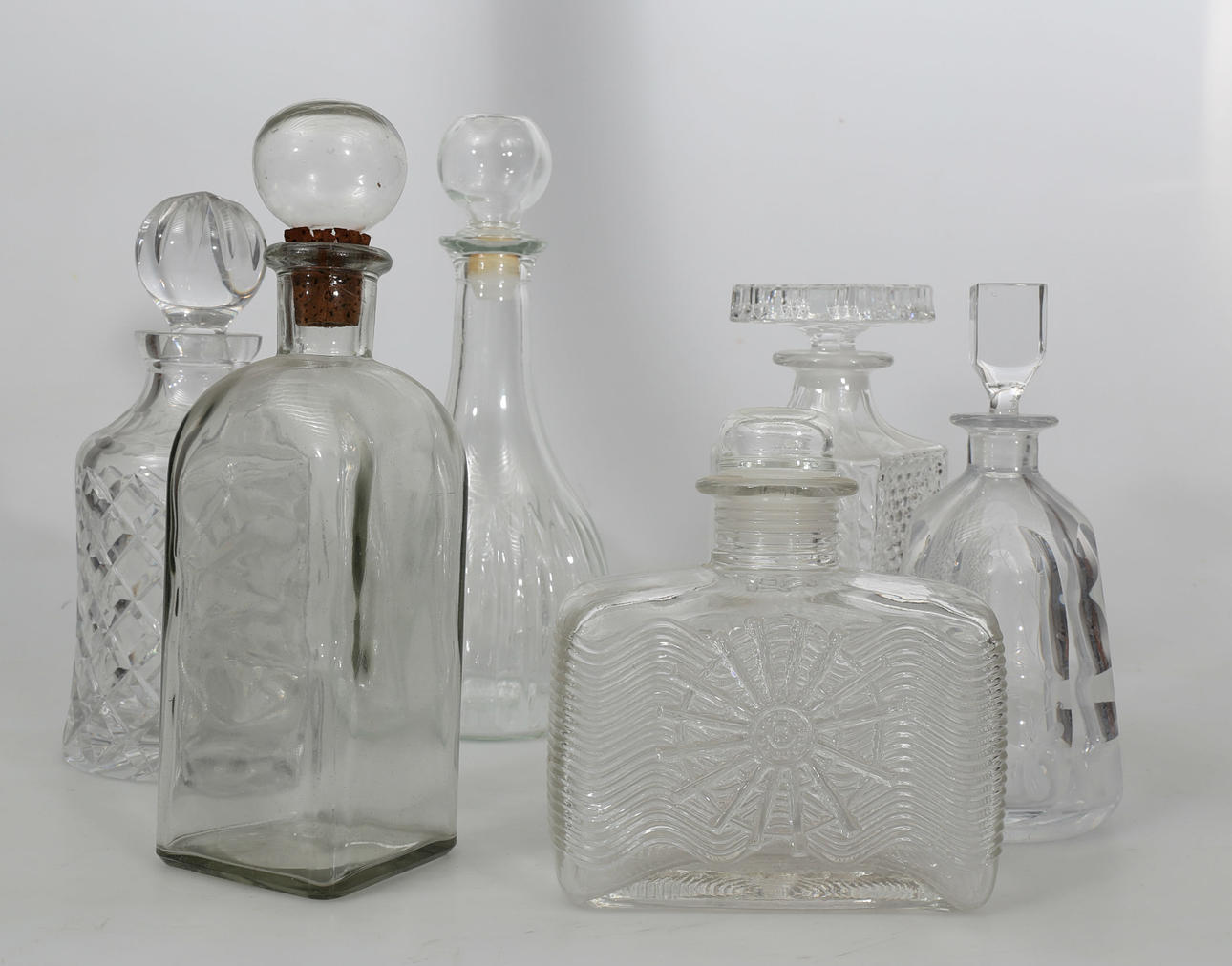 KARAFFER, glas och kristall, 6 stycken, 1900-tal.