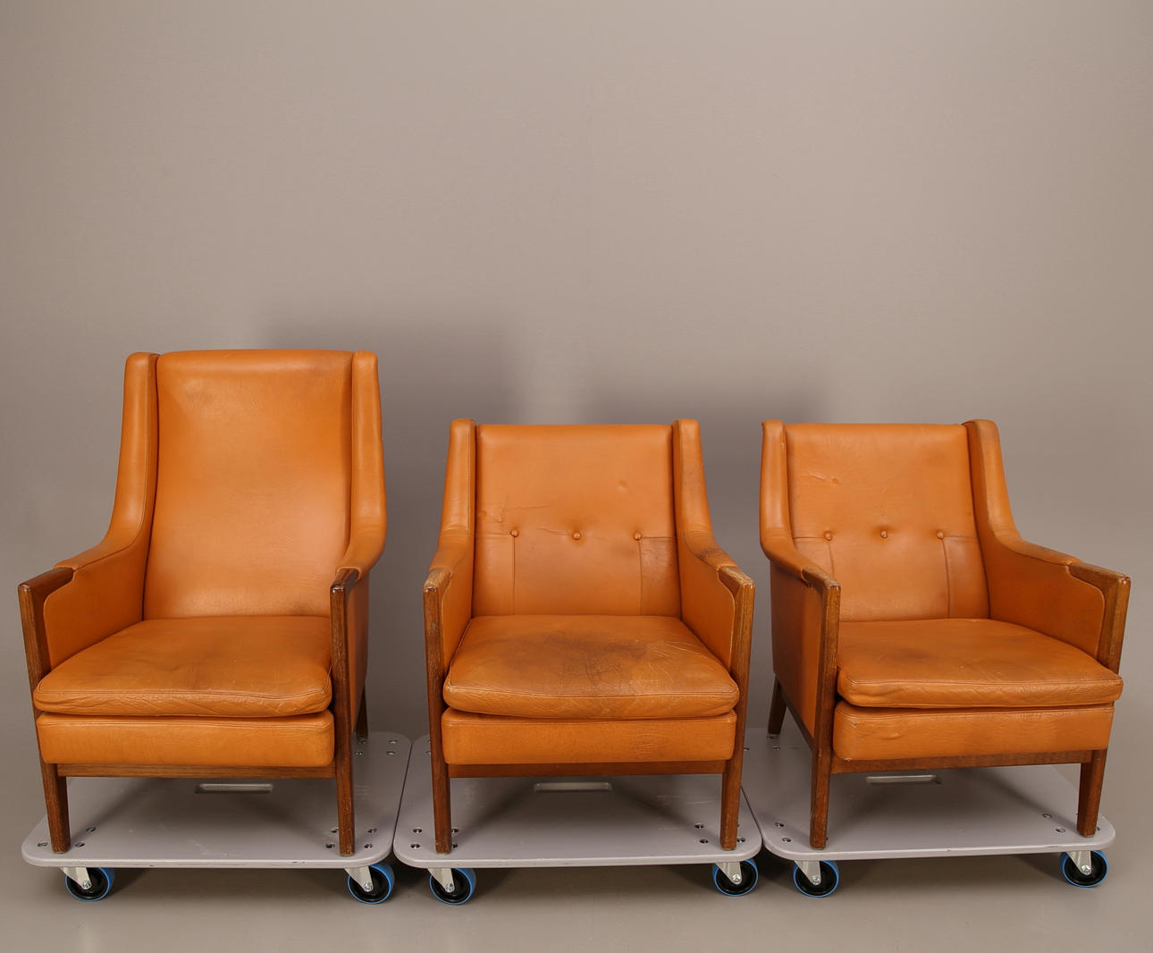 FÅTÖLJER, 3 st, brunt skinn, design Karl-Erik Ekselius - JOC, 1950/60-tal.