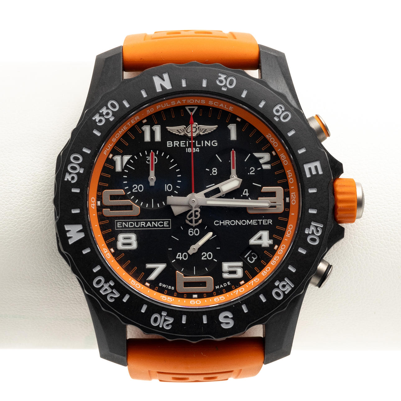 BREITLING Endurance PRO 44, SuperQuartz, chronograph, Breitlight.