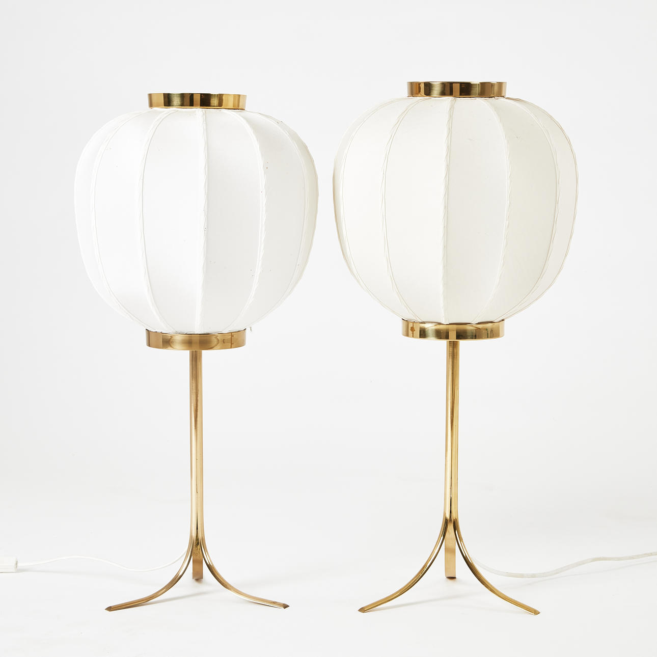 JOSEF FRANK. Table lamps, a pair, model 2349, “Kinabollen”.