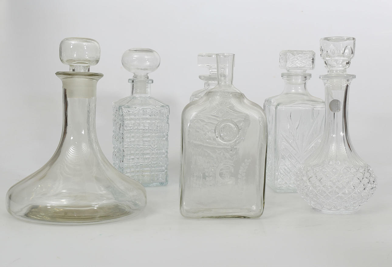 KARAFFER, glas och kristall, 6 stycken, 1900-tal.