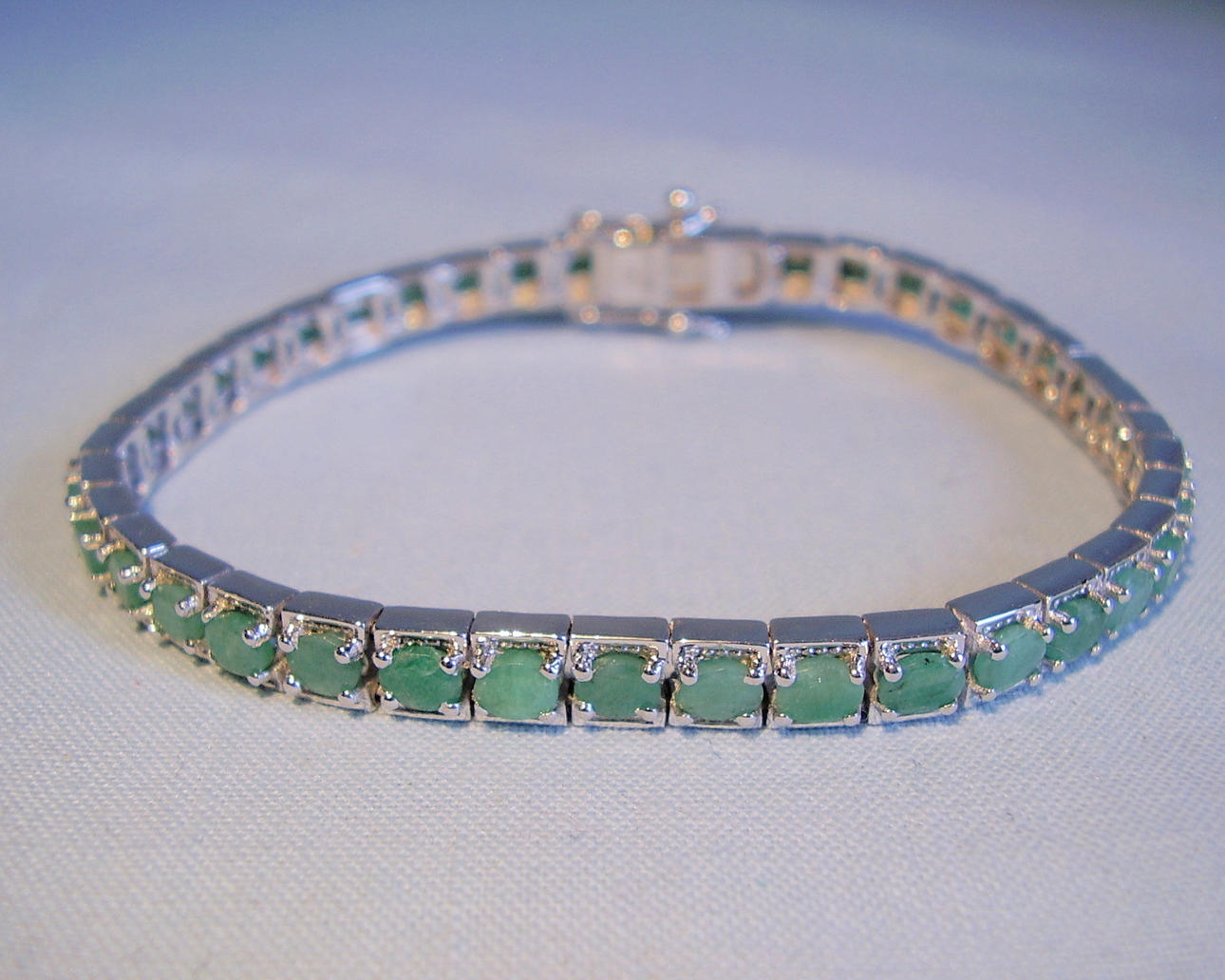 EMERALD RIVIERE ARMBAND smaragder 6 ct.