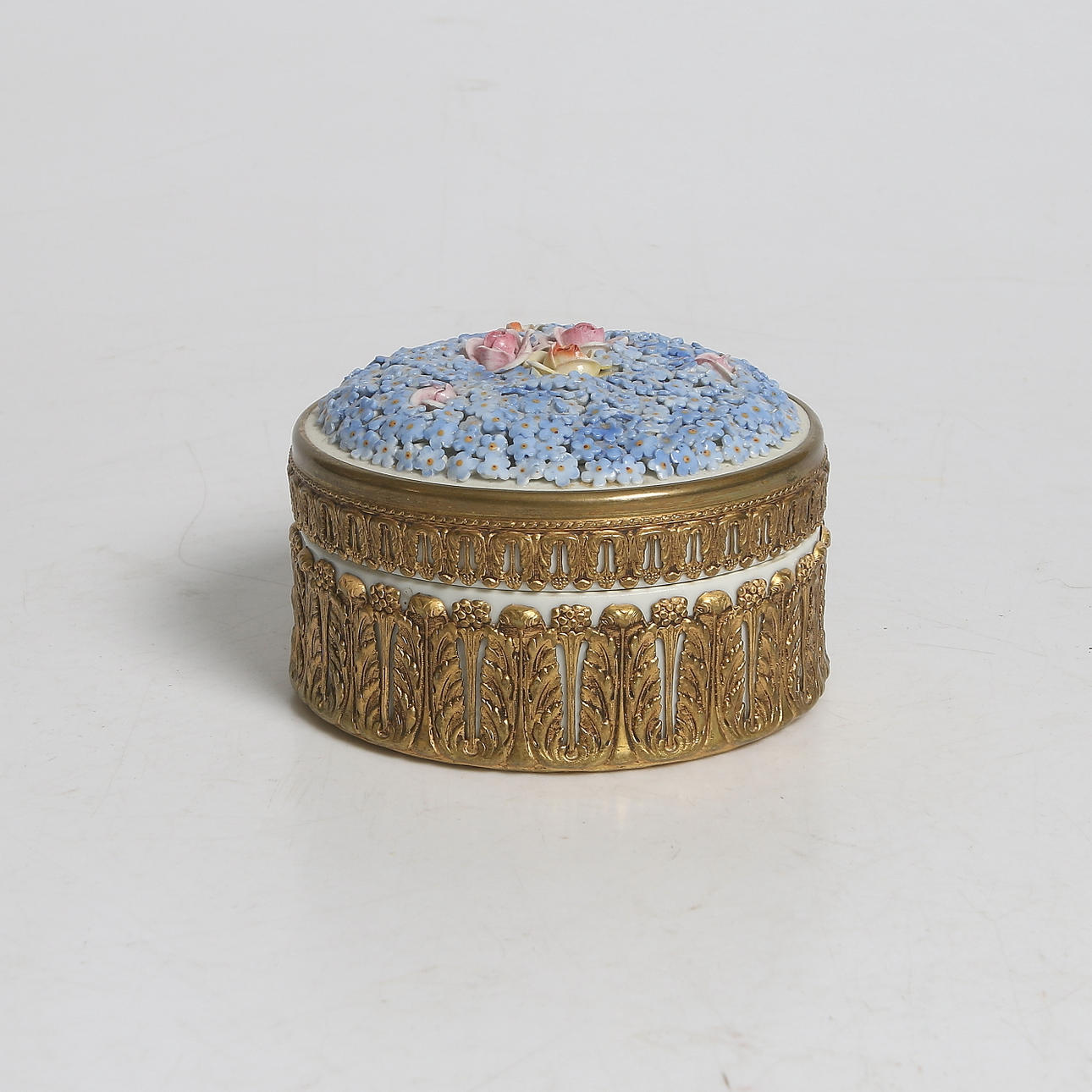 LOCKASK, förgylld metall och porslin, Von Schierholz, Tyskland, 1900-talets första hälft.