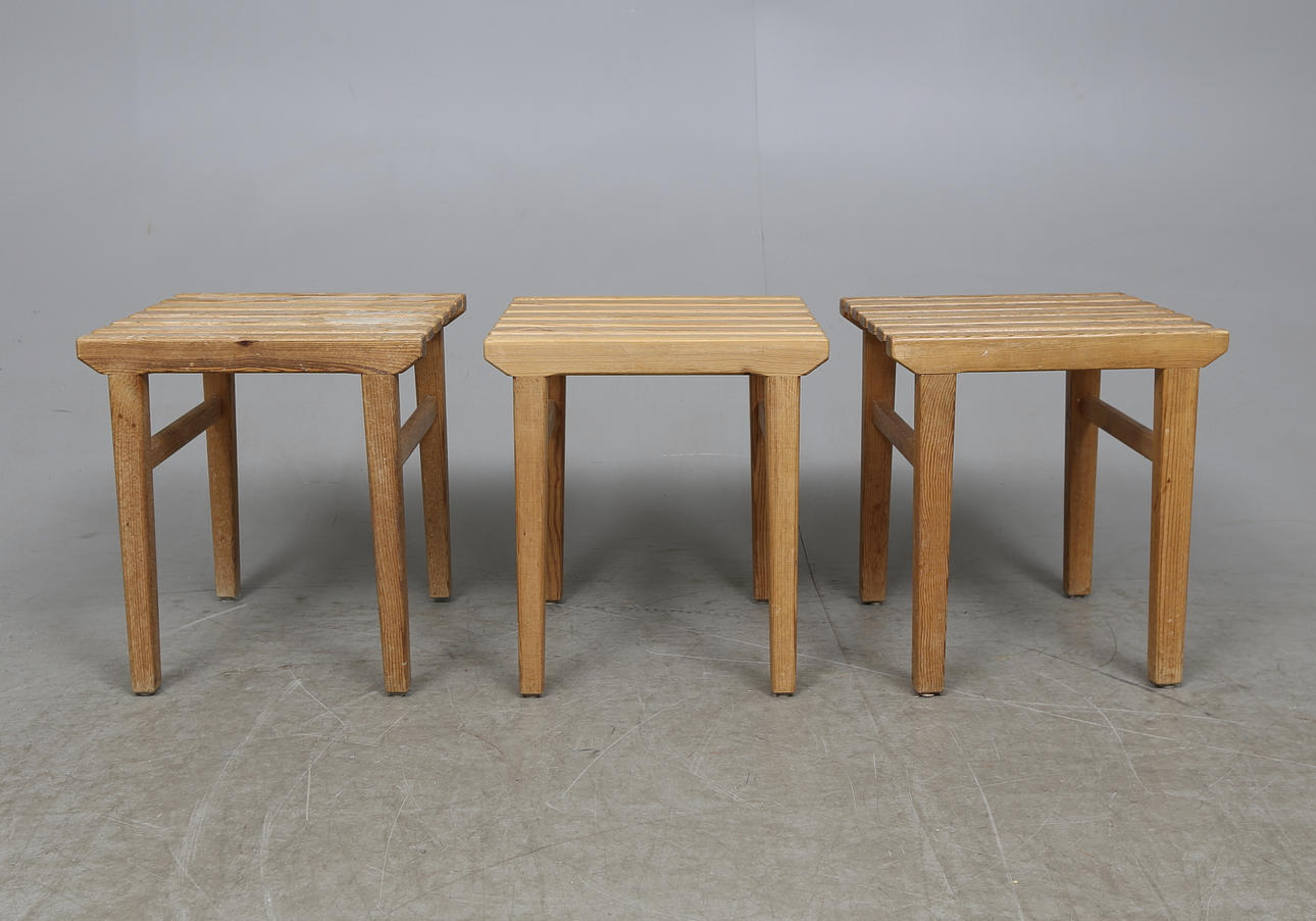 PALLAR, 3 st, samt BÄNK, "Novett", Ikea, 1900-tal.