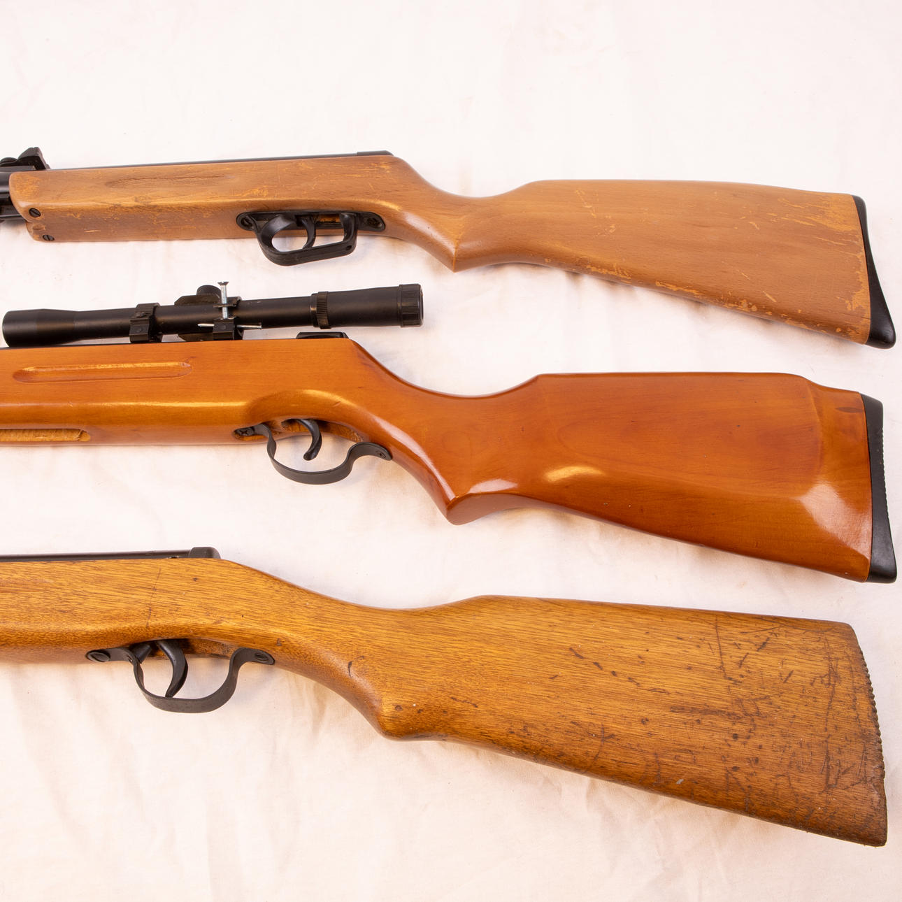 A set of three Gamo air rifles, Gold Cup, 20th century. Weapons ...