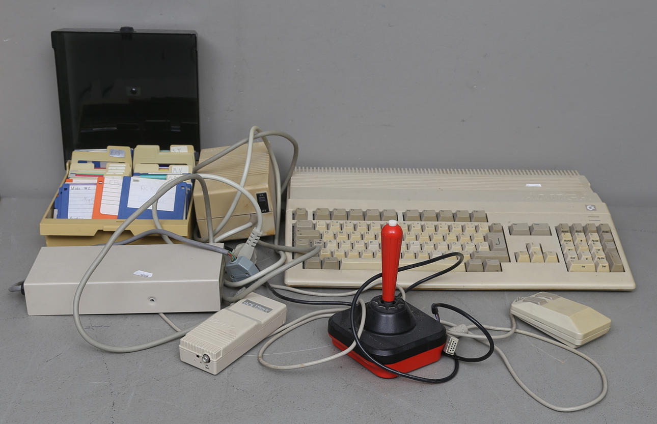 DATOR, Commondore, Amiga med tillbehör.