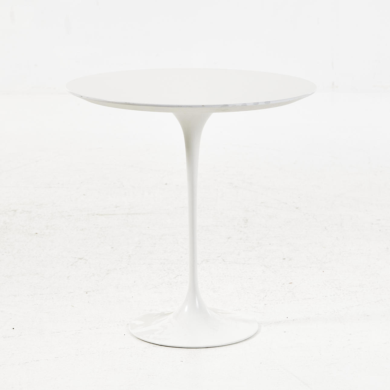 EERO SAARINEN. sidebord „Tulip“, Knoll International.
