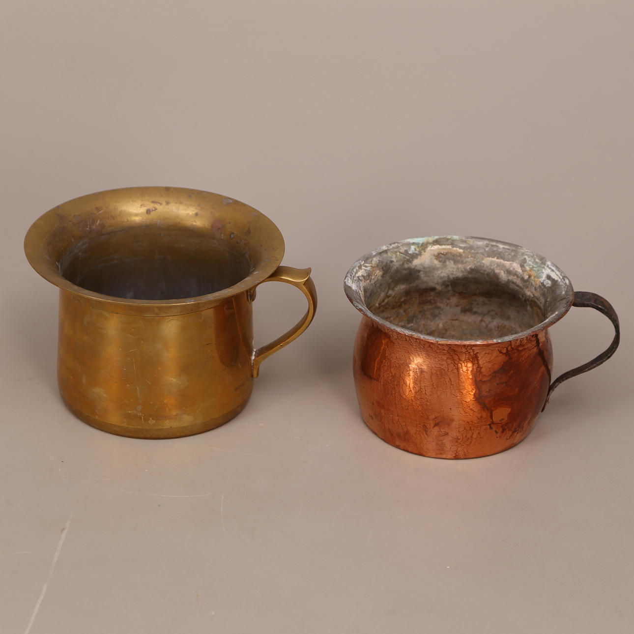 POTTOR med hänkel, mässing + koppar, 1800-tal.