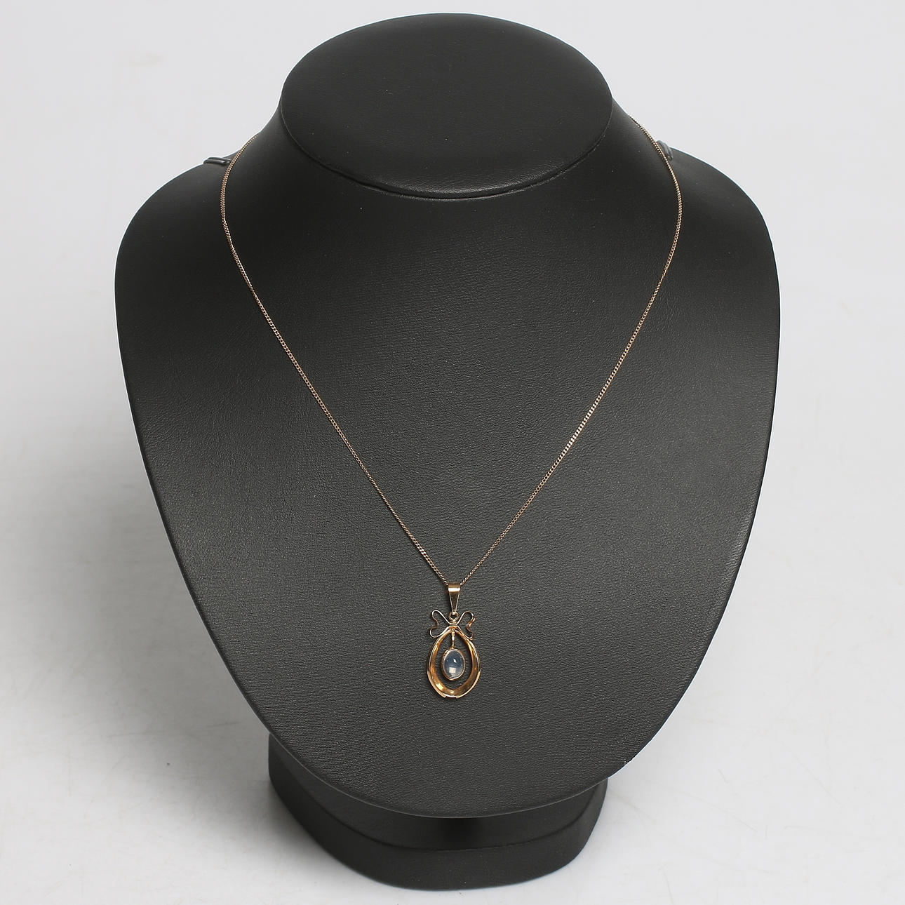 HALKEDJA med HÄNGE, 18k guld och bergkristall, bl.a. Joh. Petterssons Juvelerar, Stockholm, 1955. Total vikt ca 4 gram.