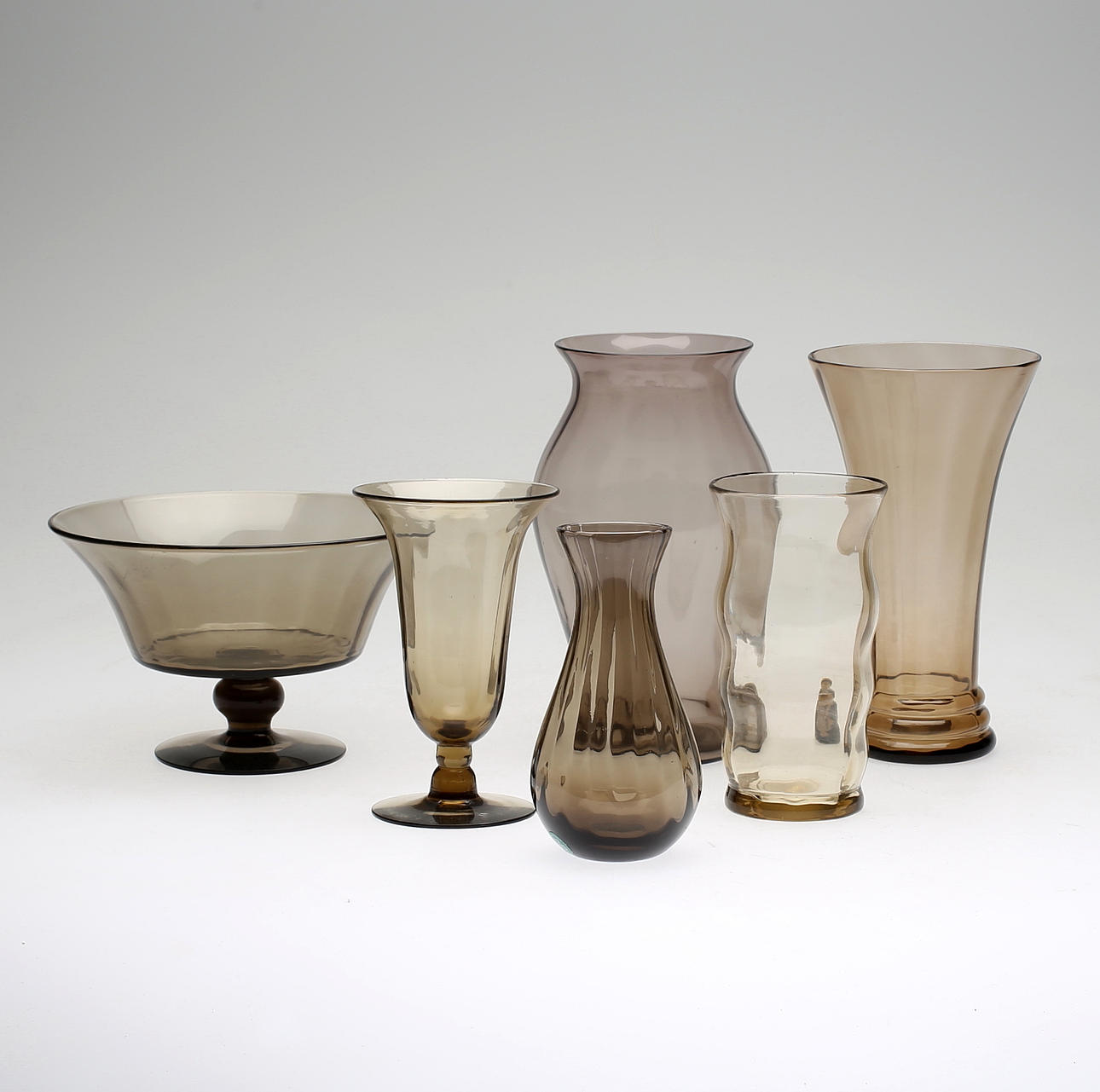 GLASFÖREMÅL, 6 st, sodaglas, Sandviks Glasburk och Lindshammar, troligen bl a Simon gate och Edward Hald.