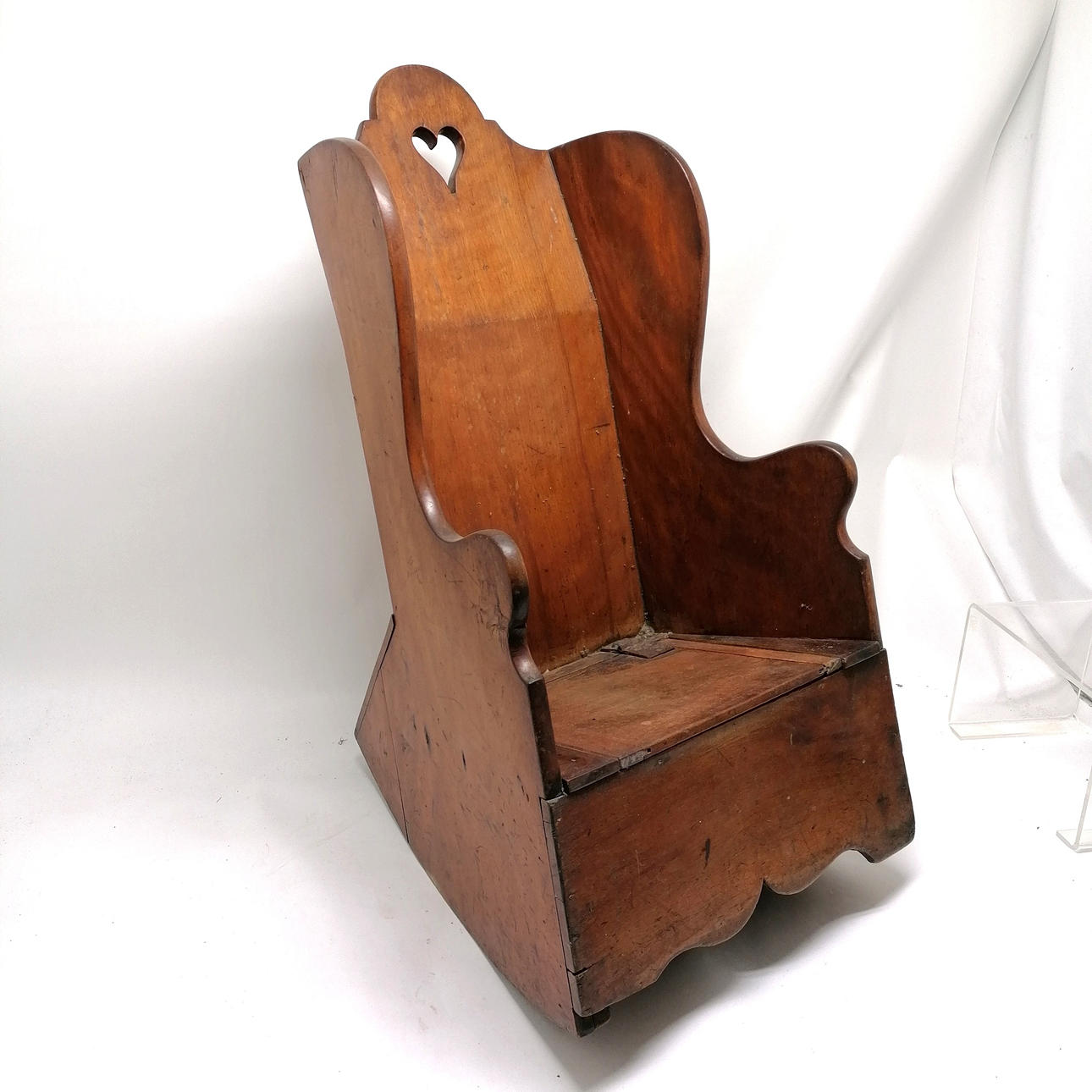 CHILD ROCKING COMMODE. Furniture - Other - Auctionet