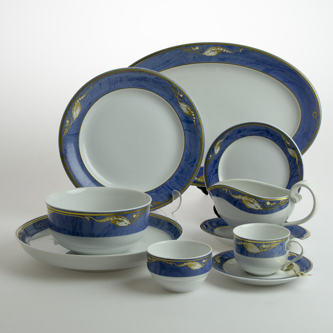 SERVISDELAR, 30 delar, "Magnolia", Royal Copenhagen.