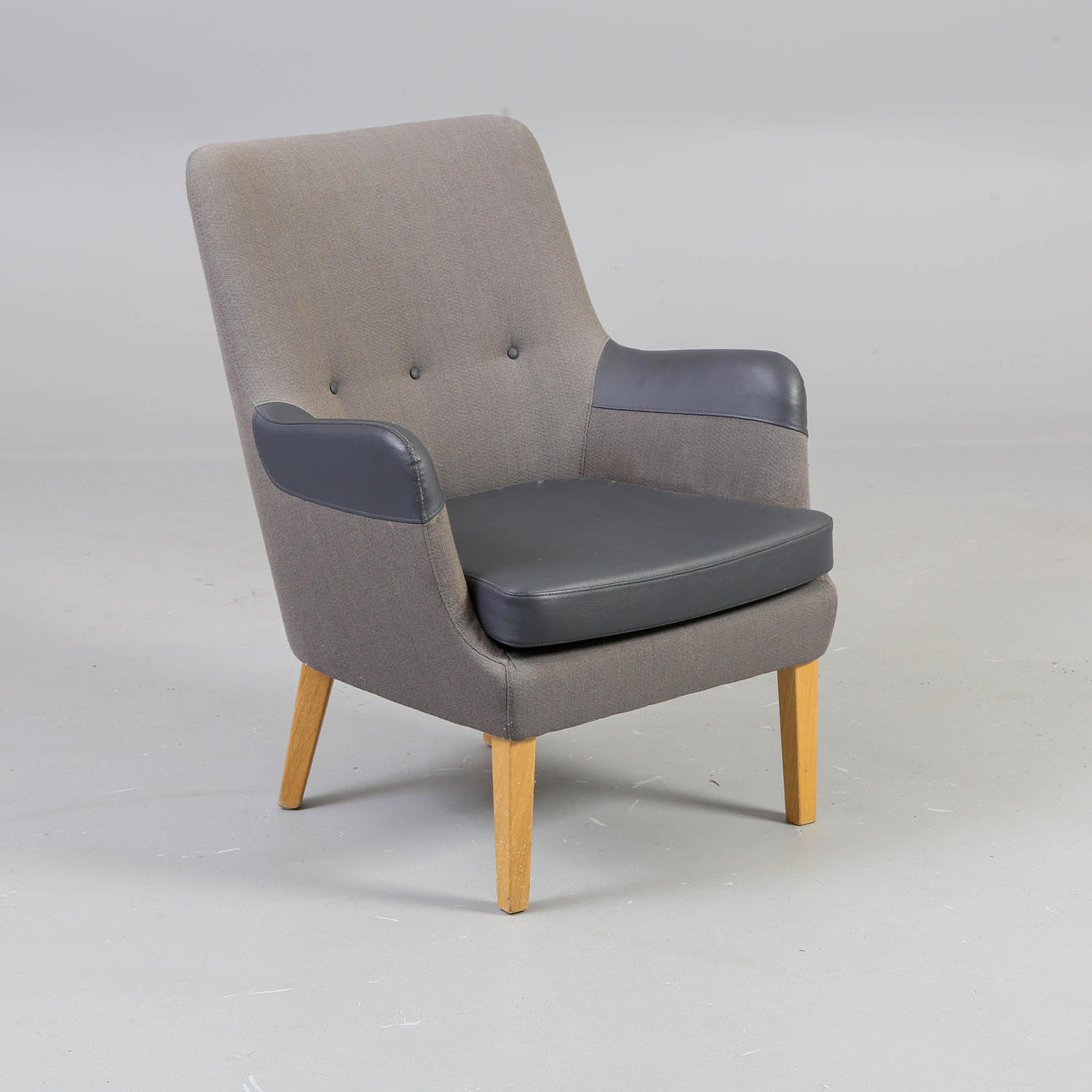 ARNE VODDER. Nielaus. Lænestol, model AV53.