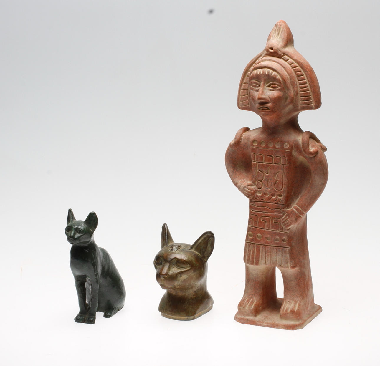 SKULPTURER, 3 st, metall och keramik bland annat egypten.