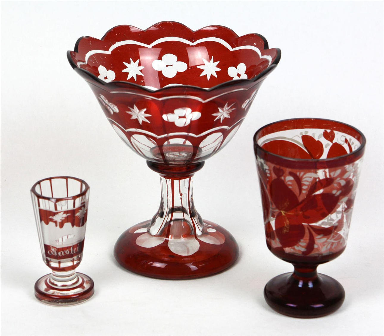 3 DELAR AV RUBINGLAS, omkring 1900.