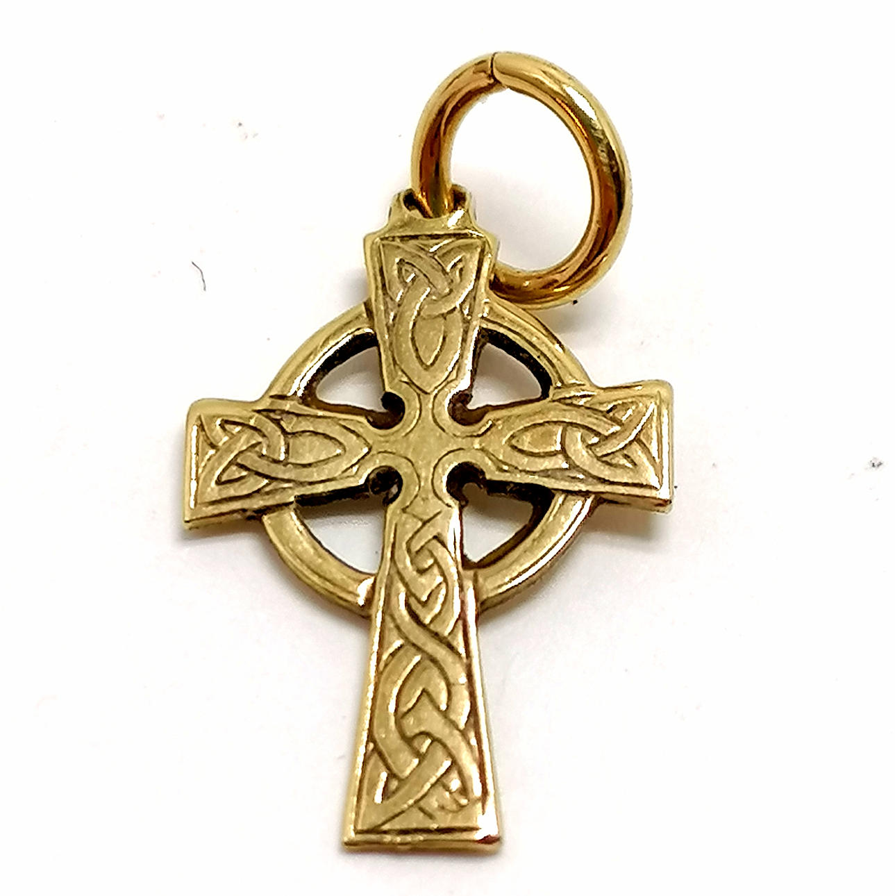 *9ct GOLD CELTIC CROSS PENDANT.
