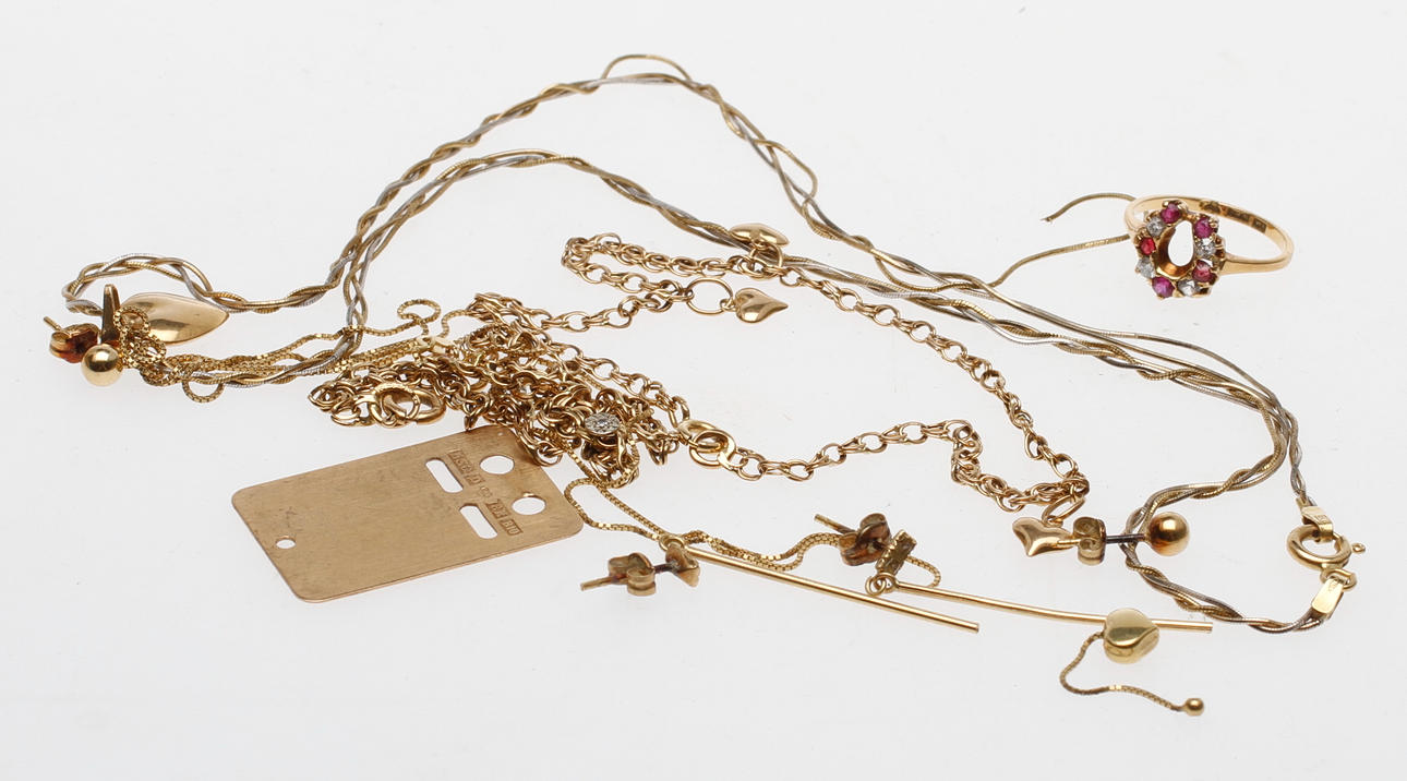 GULDSMYCKEN, 18k guld, vikt ca 17,9 gr.