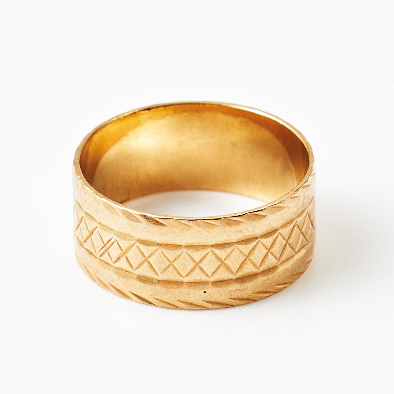 RING, 18k gold, engraved decor, foreign stamps.