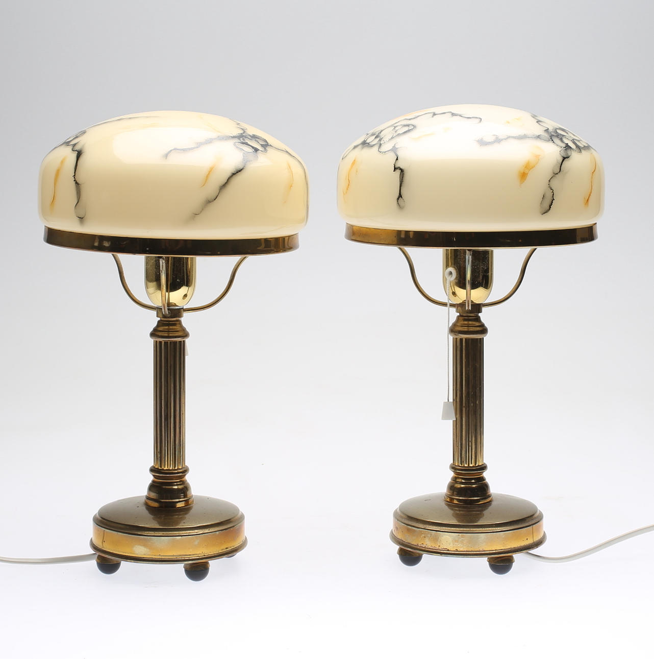 BORDSLAMPOR, 1 par, Vallonmässing, 1900-talets andra hälft.